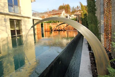 Swimmingpool mit Sicheln aus Chromstahl