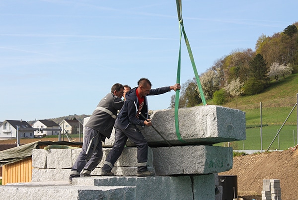 Der Bau des Sprungturm aus Granit