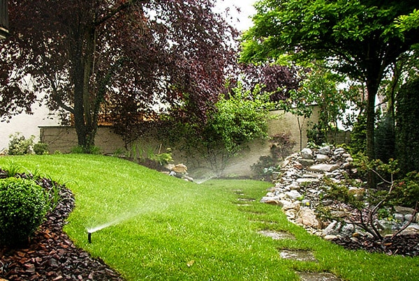 Gartenbewässerung im Garten