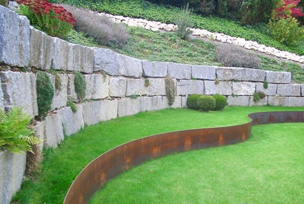 Zur Gartengestaltung gehören schöne Natursteinmauern