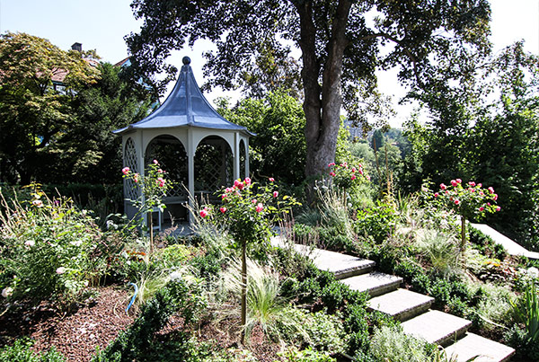 Gartenpavillon mit Bleidach