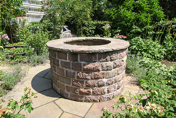 Ziehbrunnen im Nutzgarten